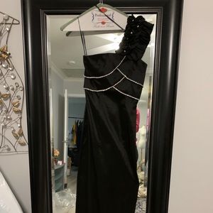 Size 3 Black one shoulder evening gown like new!